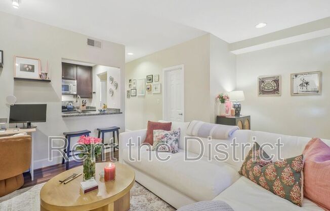 303 C ST SE