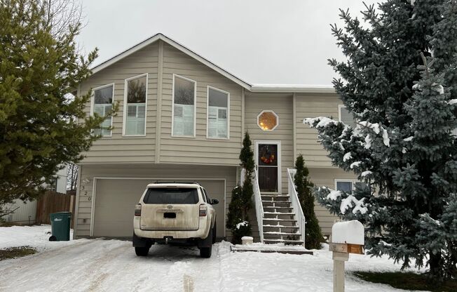 Single Family House off Turpin! 3 Bed/2 Bath/2 Car Garage!