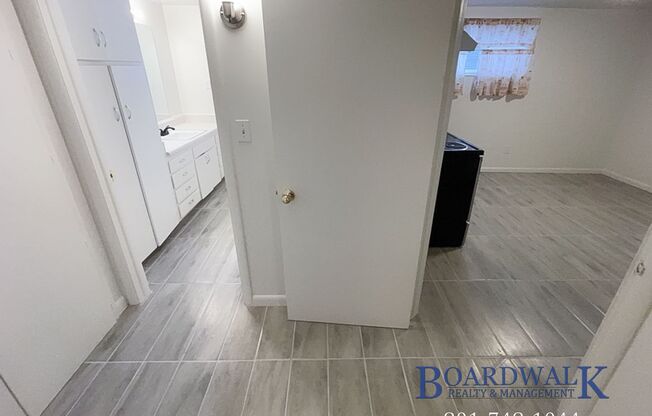 1 bed, 1 bath, 800 sqft, $1,099, Unit 3545 West Temple