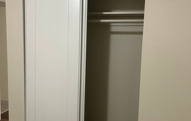 2 beds, 1 bath, 888 sqft, $1,825