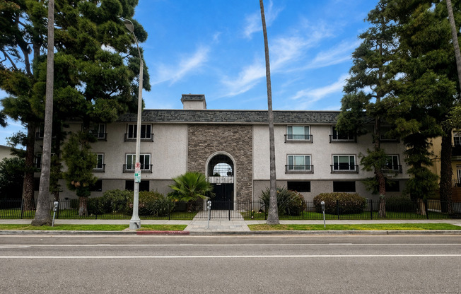 1 Bed / 1 Bath at 445 Washington