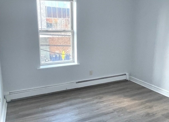 4 beds, 1 bath, 1,200 sqft, $4,000, Unit 3(2B)