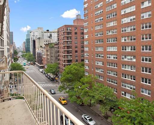 2 beds, 1 bath, $6,100, Unit 6C