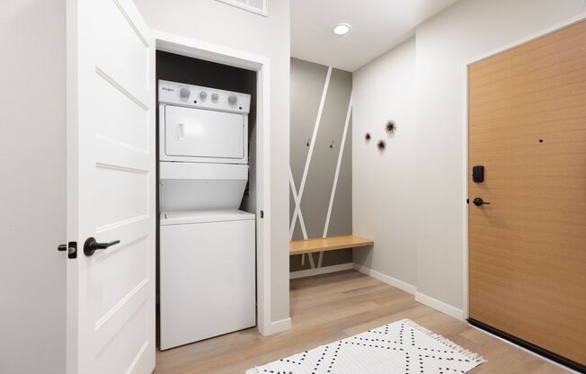 Studio, 1 bath, 576 sqft, $950, Unit 416