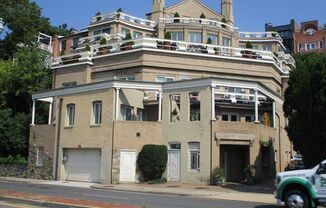 Luxury Two Bedroom Georgetown Apartment with River Views