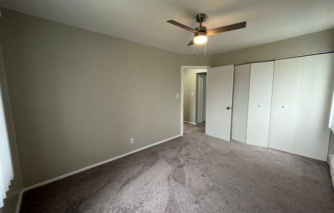 2 beds, 1 bath, $990, Unit 202