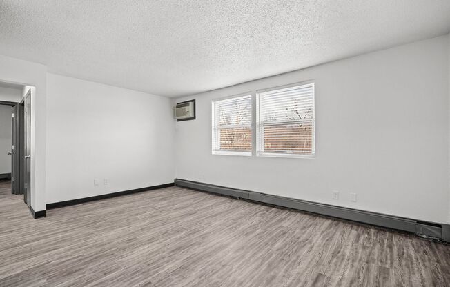 2 beds, 1 bath, 720 sqft, $905, Unit 01-017