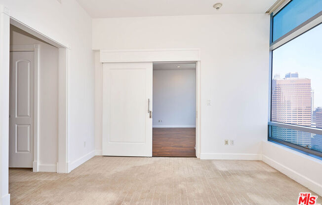 1 bed, 2 baths, 1,000 sqft, $6,195, Unit 31E