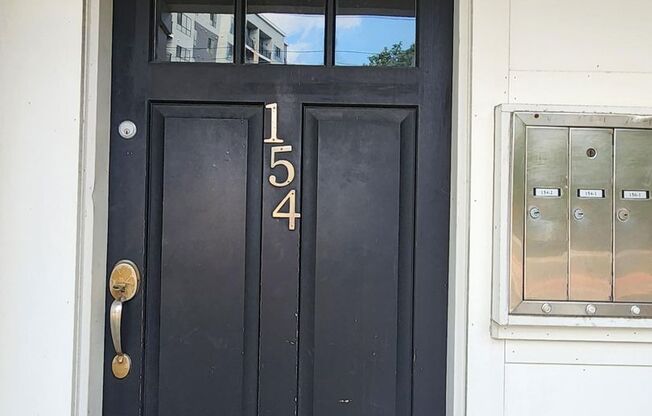 1 bed, 1 bath, $2,295, Unit 158-1