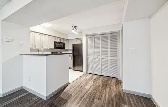 2 beds, 2 baths, 800 sqft, $1,595, Unit 3121