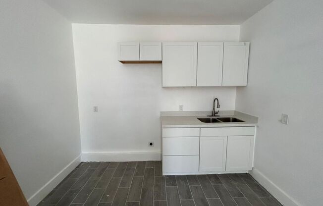 1142 Lyle St