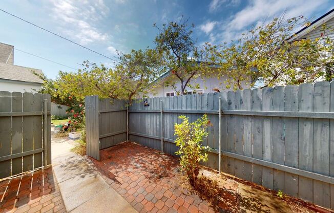Charming One-Bedroom Backhouse in the center of Coronado's Village