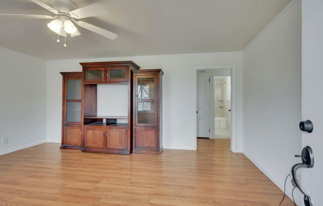 2 beds, 1 bath, $1,395