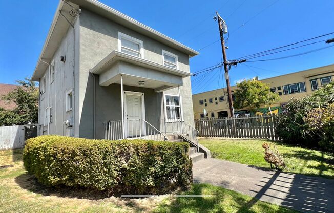Charming Duplex Lower Unit – 2bd 1ba Nestled in the Heart of Berkeley