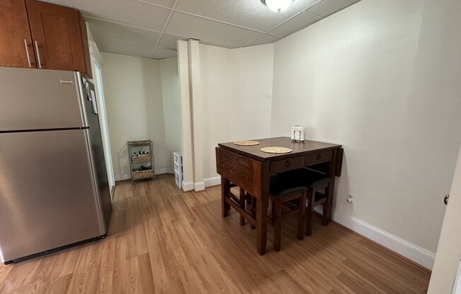 1 bed, 1 bath, 700 sqft, $2,400, Unit 4