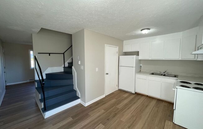 2 beds, 1 bath, $1,025, Unit #5