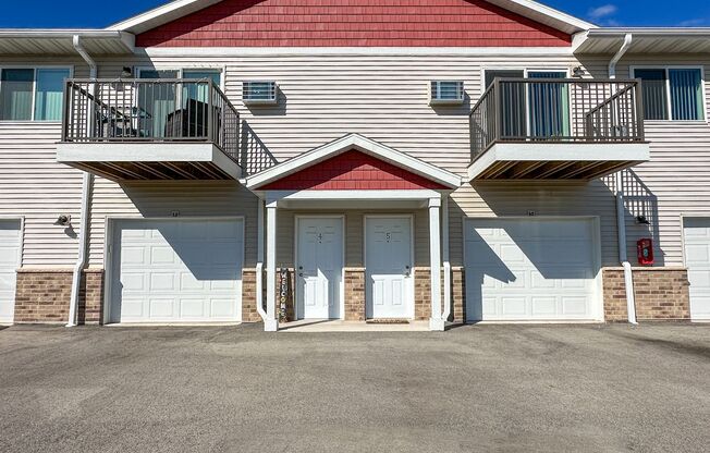 2 beds, 1.5 baths, 1,142 sqft, $1,620, Unit HO 137-02