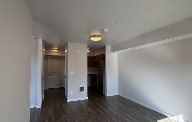 Studio, 1 bath, 501 sqft, $1,600, Unit Market Unit - Studio Apartment