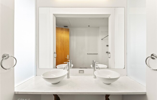 1 bed, 2 baths, 1,189 sqft, $4,500