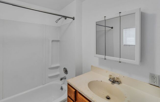 Studio, 1 bath, 200 sqft, $775, Unit 135 S 10TH ST #2