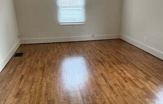 Cute cozy 1 bedroom 1 bathroom -Move In Special $500 off first full month