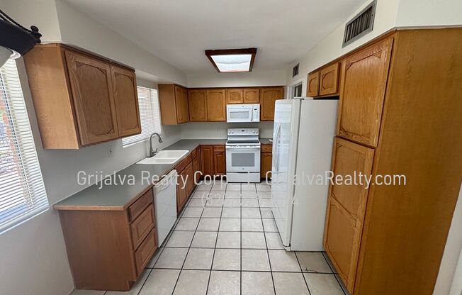Large Eastside 4 Bedroom, 2 Bath House for Rent (Tanque Verde/Pantano)