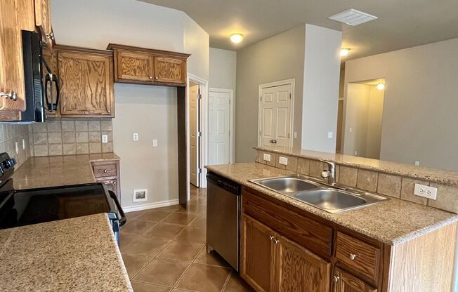Wonderful 4 bed, 2 bath 3 car in Falcon Ridge of Edmond