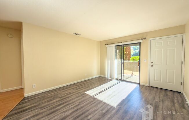 Gated Community, 3 Bed Condo!