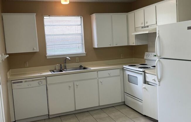 2 beds, 1 bath, 1,040 sqft, $1,295, Unit 324