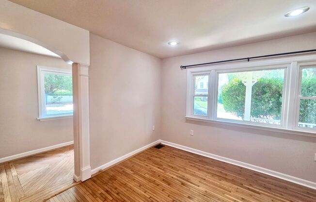 Gorgeous 3 BR/1.5 BA Single-Family Home in Laurel!