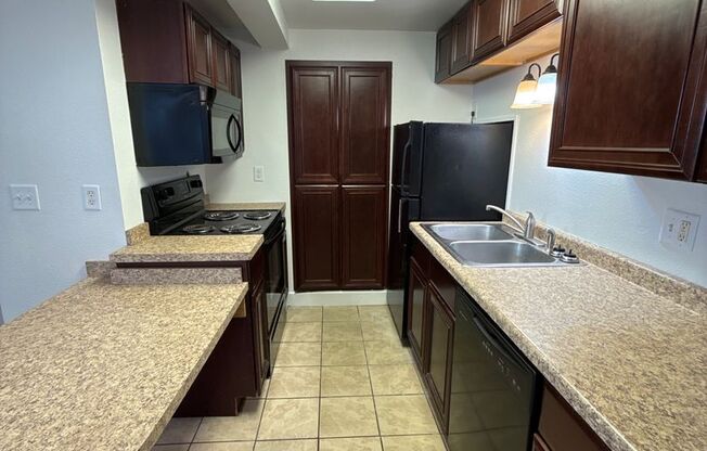 1 bed, 1 bath, $750, Unit 5