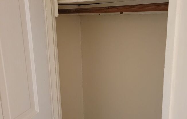 1 bed, 1 bath, $995, Unit 18