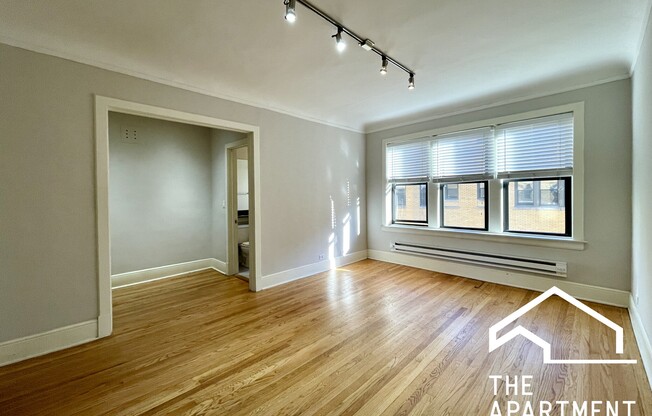 2325.5 N. Rockwell, Unit 3A