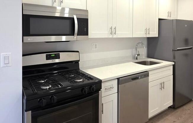 1 bed, 1 bath, $5,500, Unit 8I