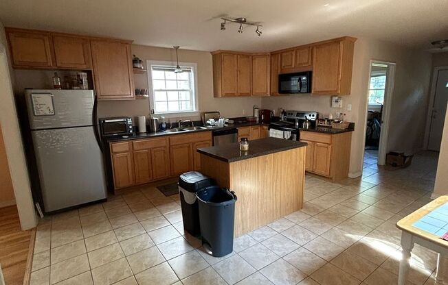 Large 3 Bedroom | 2.5 Bath in The Fan!