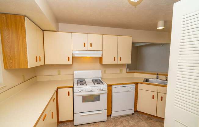 Kitchen Appliances at Black Sand Apartment Homes, Lincoln, 68504