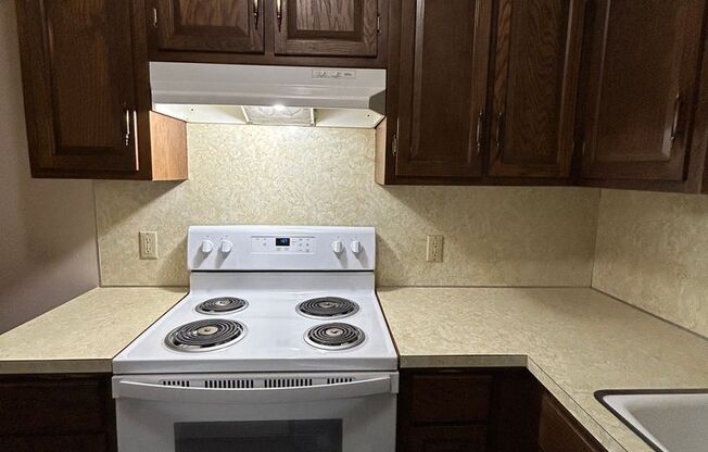 2 beds, 1 bath, 950 sqft, $875, Unit #7