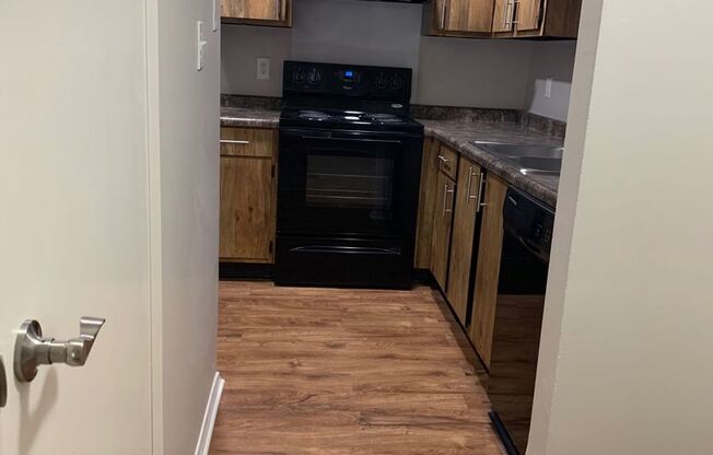 Spacious 2-Bedroom Apartment for Rent in Chesterton – Prime Location and Comfort