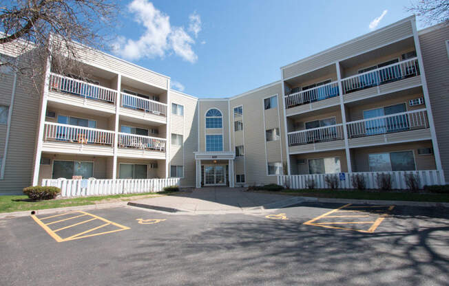 River Ridge Apartments exterior