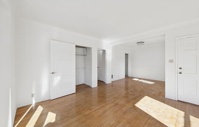 1556 S BEVERLY GLN BLVD