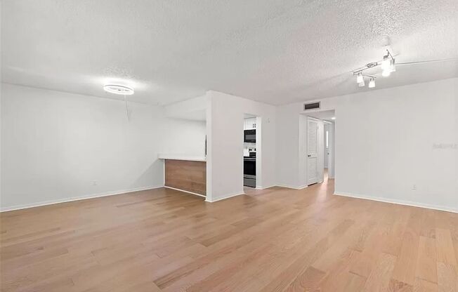 2 beds, 1 bath, $1,995, Unit APARTMENT A25
