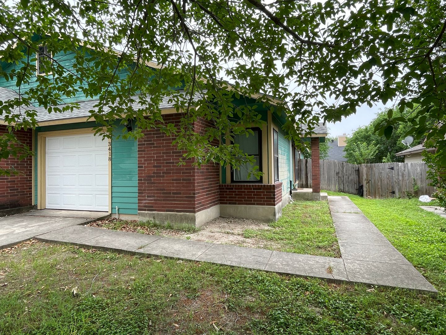 Well Maintained Duplex in Great Location!