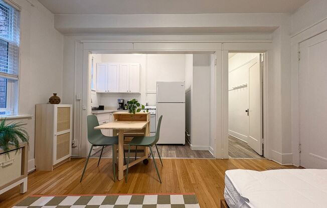 Studio, 1 bath, 335 sqft, $2,195, Unit Unit 06
