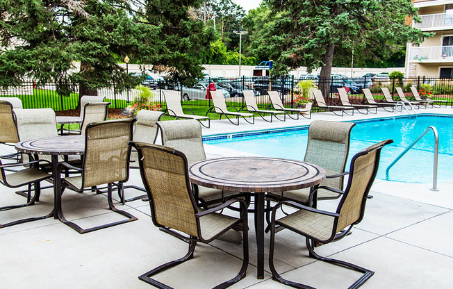 The Pines of Burnsville - Outdoor Pool