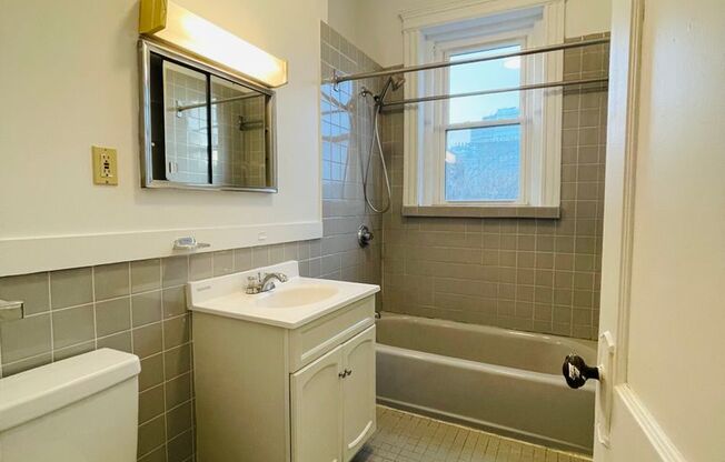 2 beds, 1 bath, 595 sqft, $3,200, Unit 46