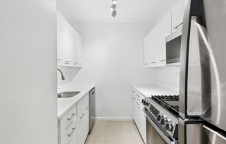 1 bed, 1 bath, 700 sqft, $6,000, Unit 8J