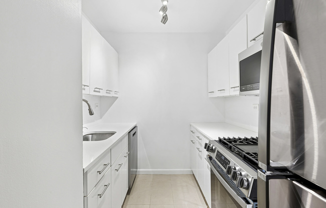 1 bed, 1 bath, 700 sqft, $6,000, Unit 8J