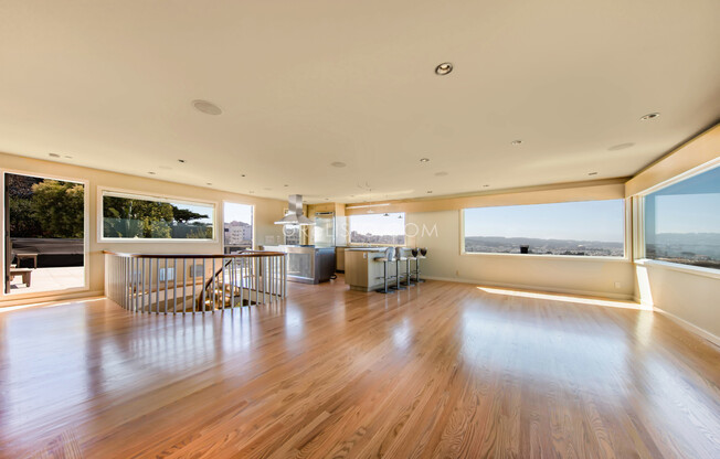 2735 LARKIN