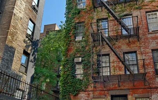 212 W 16 ST