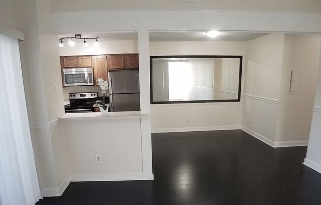 Beautiful 1/1 wood floor condo for rent in front of Full Sail !
